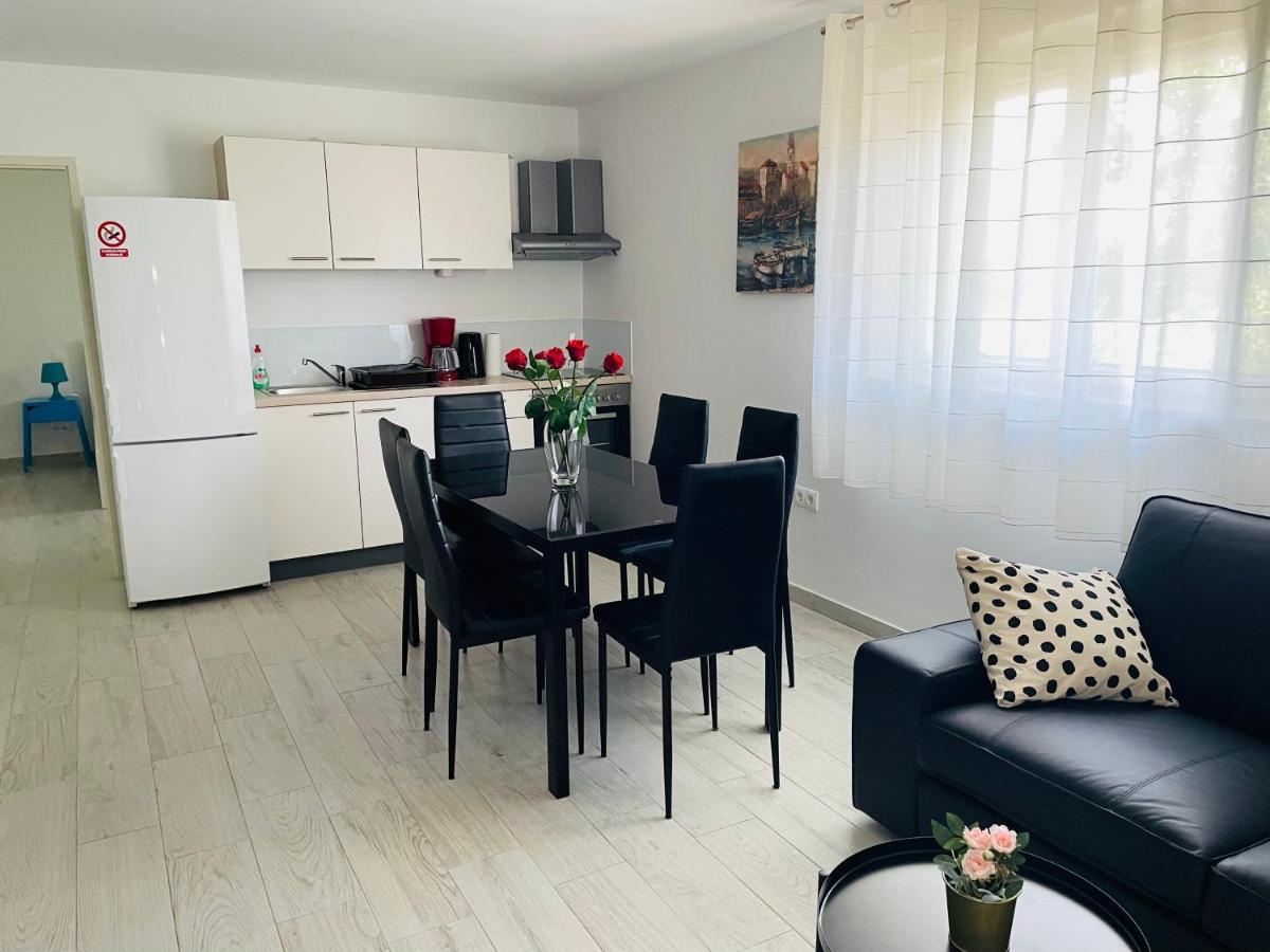 Apartment Paulina Trogir Bagian luar foto